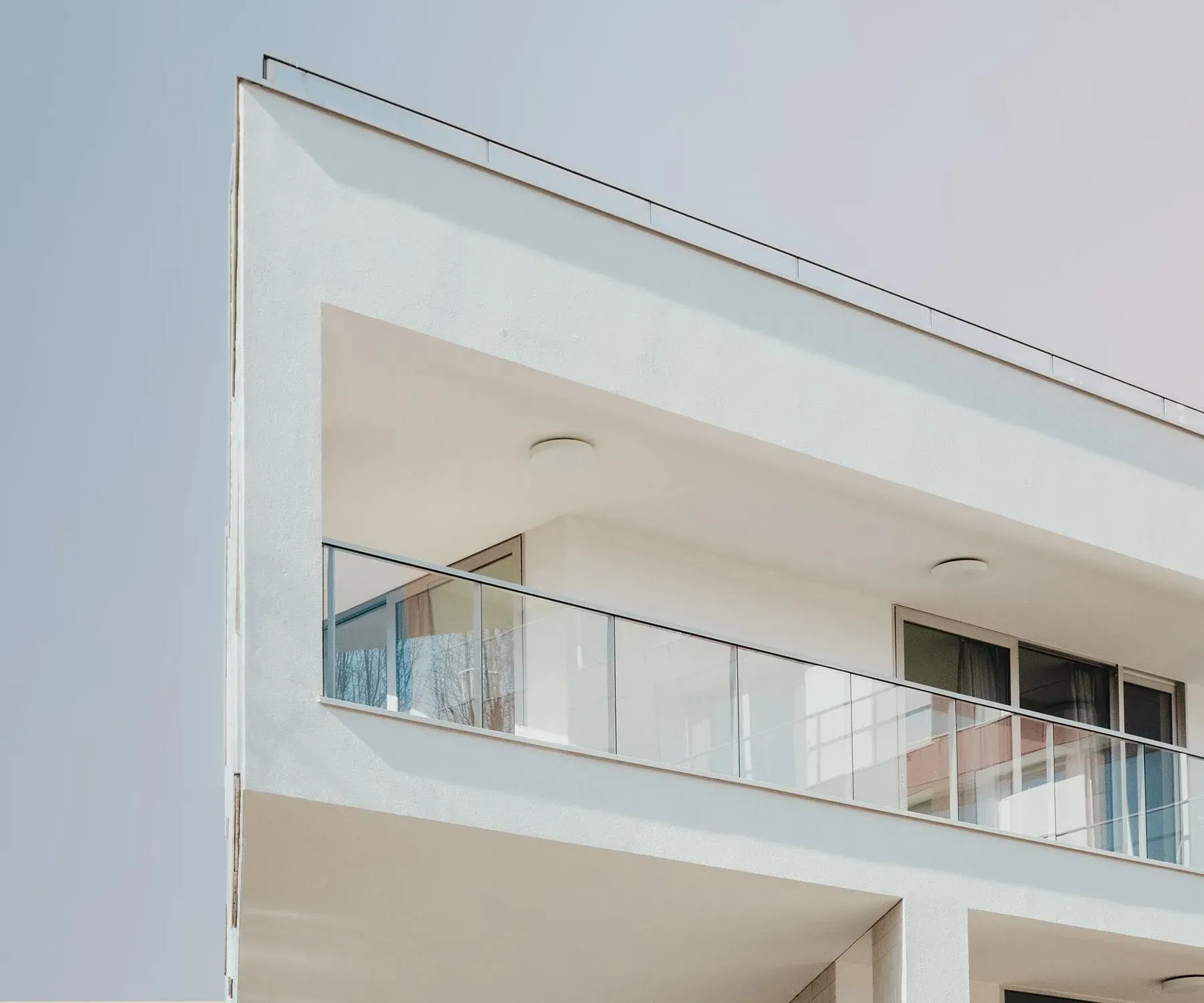 Nicht jeder Balkon ist – wie dieser – optimal für die Installation eines Balkonkraftwerks geeignet.