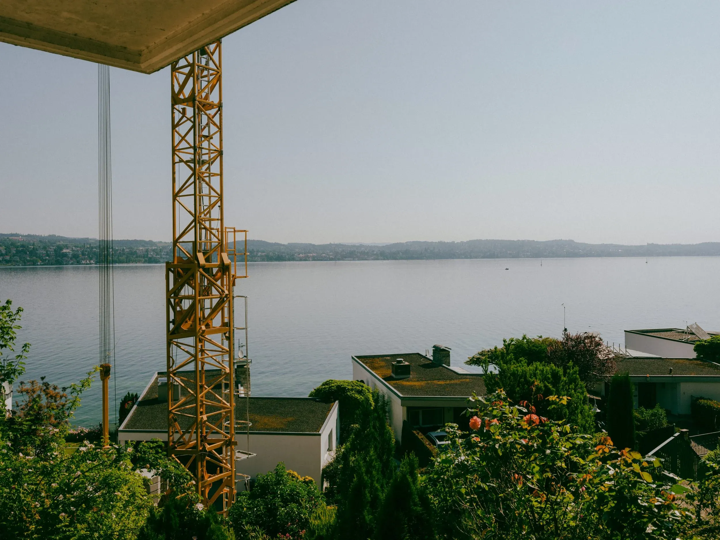 Blick auf Bodensee mit Gerüst