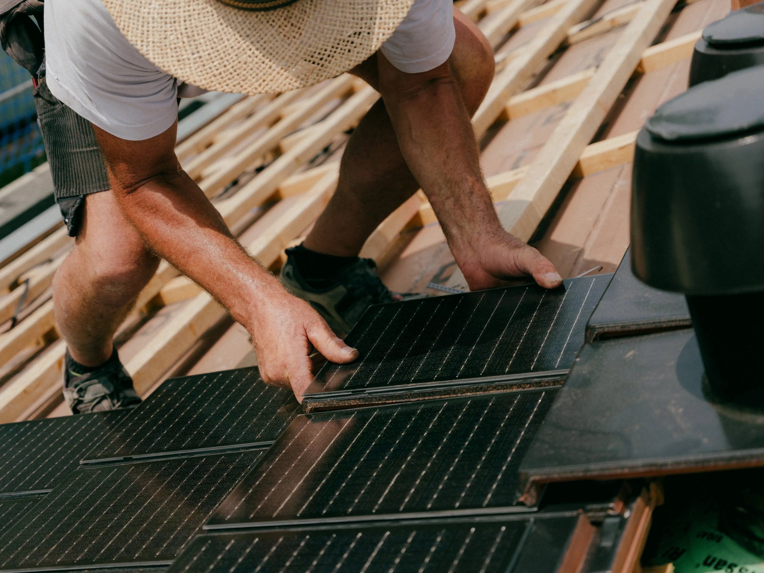 Verlegung von Solardachziegeln