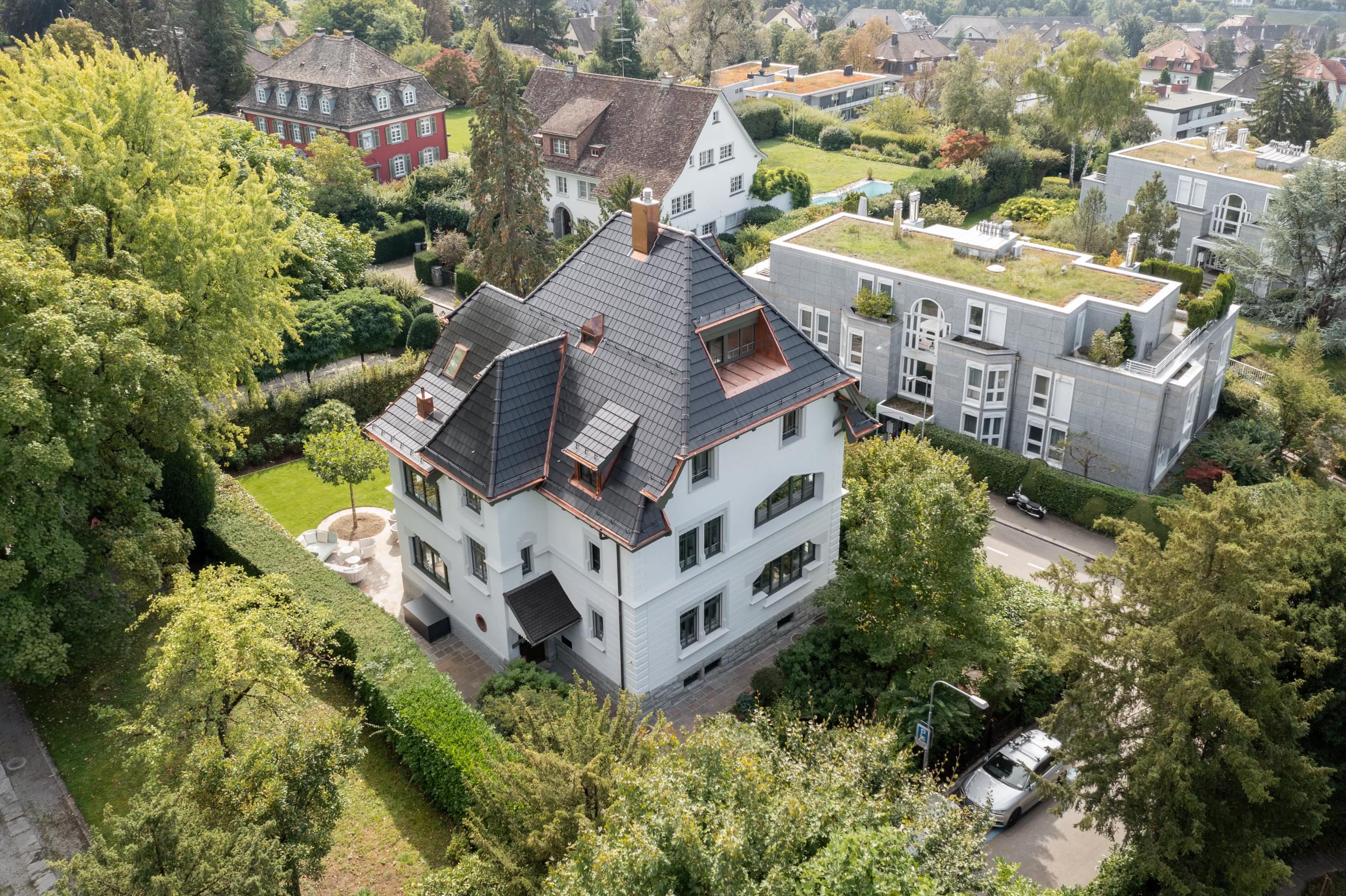 Villa in Zürich mit Solardachziegeln mit Technologie von Autarq 