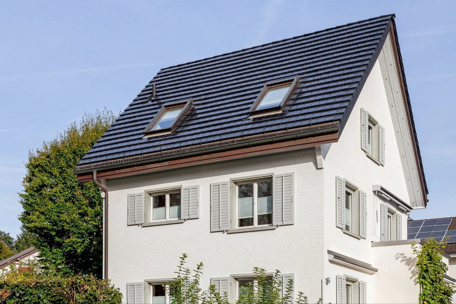 Haus mit Solardachziegeln